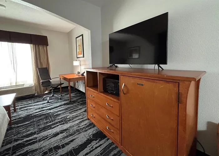 Hotel Baymont By Wyndham Marion